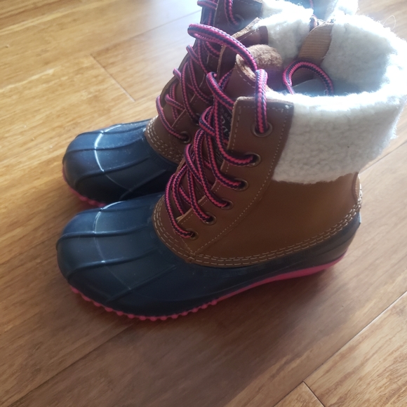 G.H Bass Girls Duck Boots - Picture 2 of 6